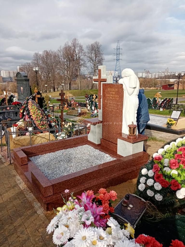 Комплекс на Троекуровском кладбище Фото
