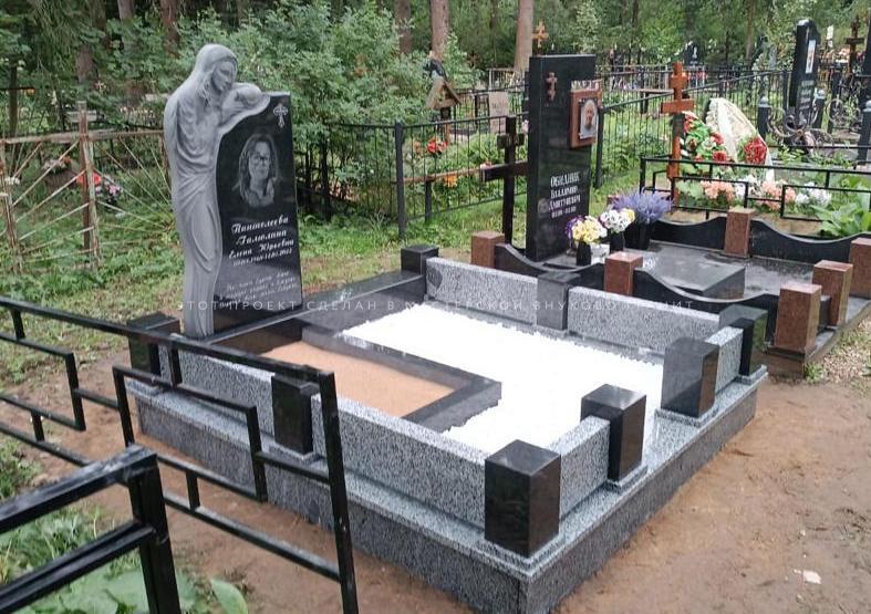 Комплекс в стандартных размерах на кладбище Исаково Фото