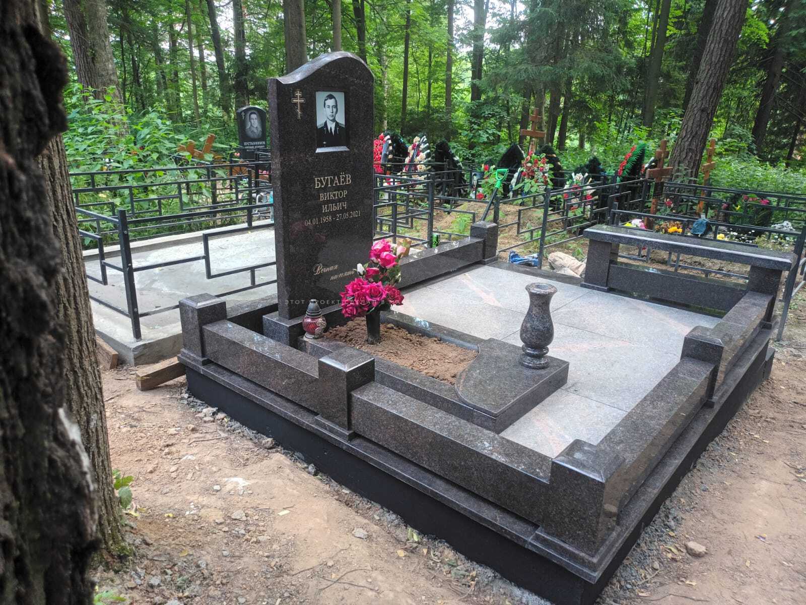 Комплекс на Поливановском кладбище Фото