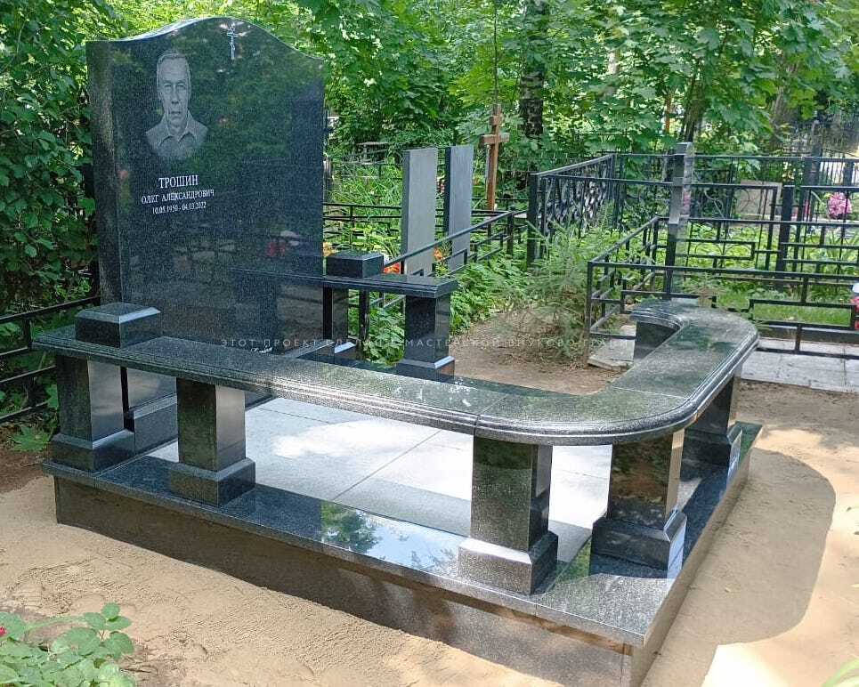 Комплекс на Останкинском кладбище Фото