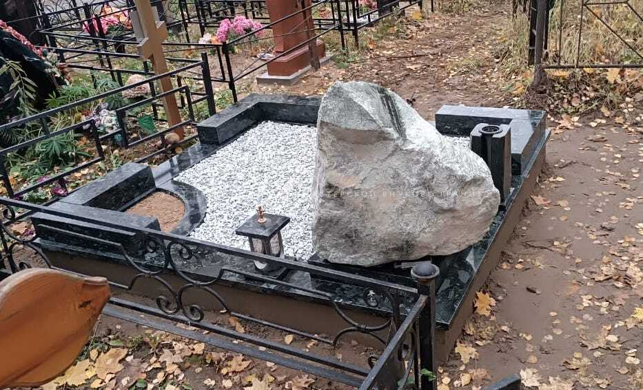 Мемориал с валуном на Новолюберецком кладбище Фото 3